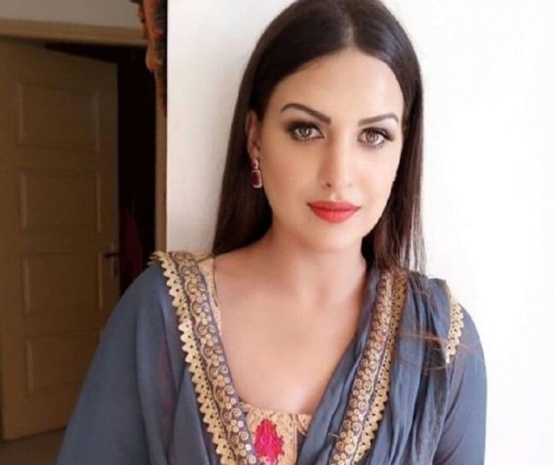 Big Boss 13 की  हिमांशी खुराना ने किया रियलिटी शो का पर्दाफाश: 'मेकर्स हैव देयर फेवरेट' - चेक ट्वीट्स