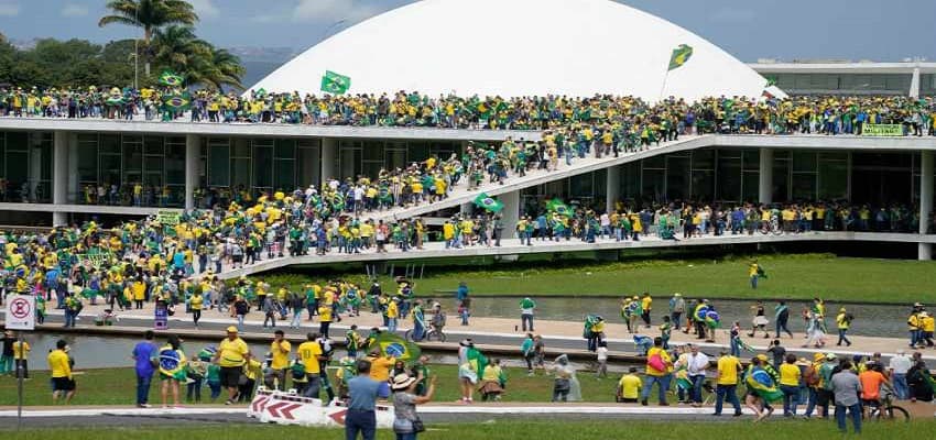Brazil Riots: लूला डी सिल्वा से चुनाव हारकर भड़के बाल्सानरो समर्थक,