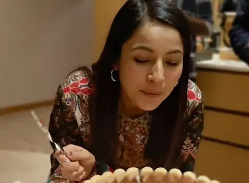 दोस्तों और परिवार के साथ Shehnaaz Gill ने मनाया अपना 29 वां जन्मदिन, फैन्स ने ऑनलाइन संदेश भेजे