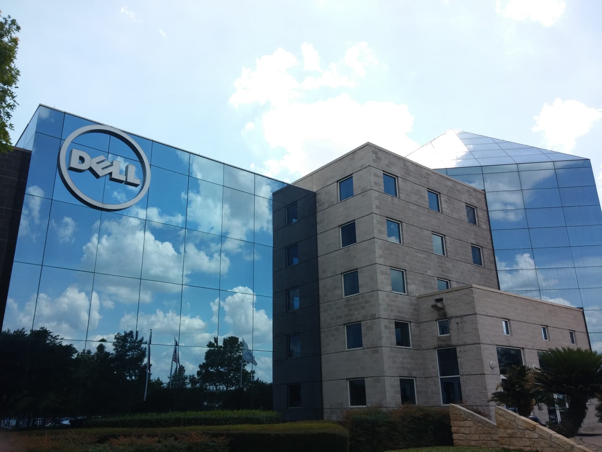 Dell Layoffs News: डेल दिखाएगा 6,650 स्टॉफ को बाहर का रास्ता, HP ने भी की छटनी की घोषणा !