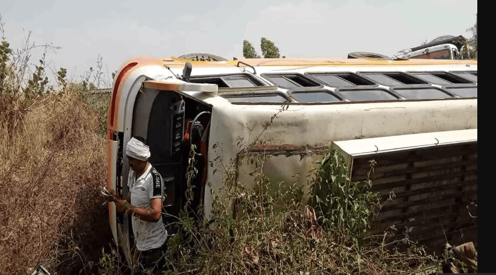 Madhya Pradesh मे महाकुंभ से लौट रही 3 बसों को ट्रक ने मारी टक्कर, हादसे मे हुई इतने लोगों की मौत