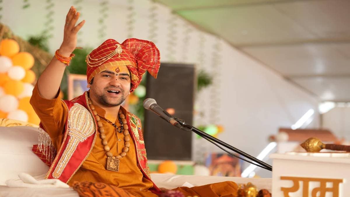 Bageshwar Dham: सबसे महंगे कथावाचक हैं ये, चुनाव से पहले नेताओं पर चढ़ा धार्मिक रंग