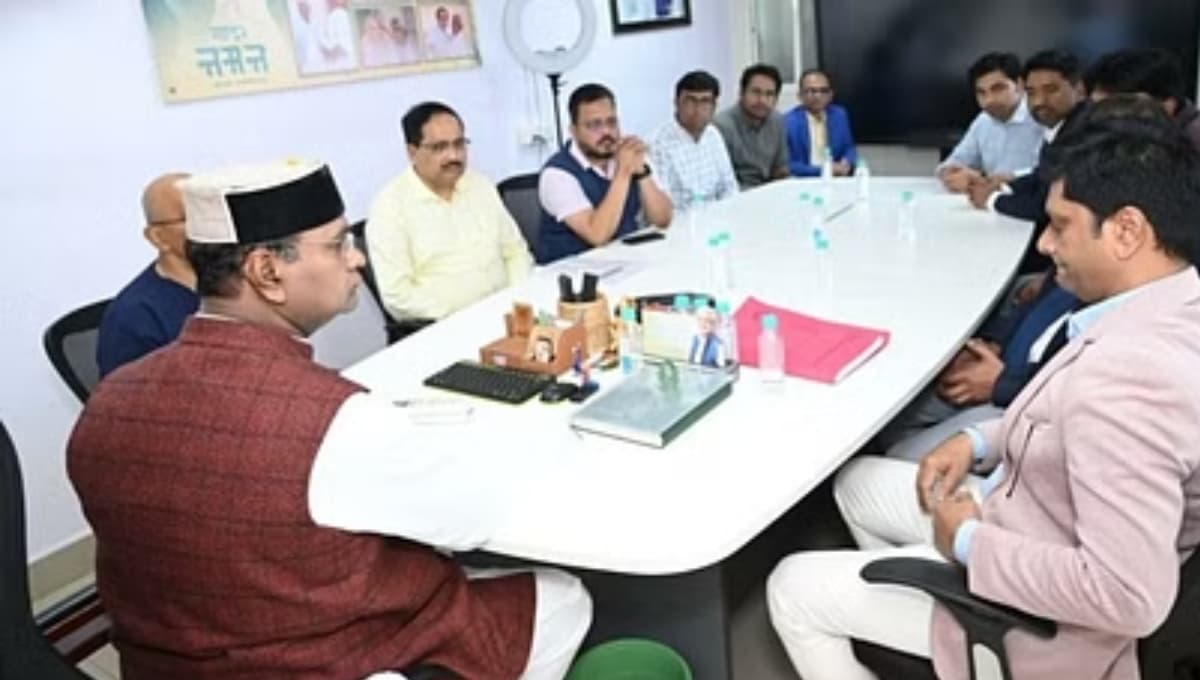 डॉक्टरों ने मंत्री विश्वास सारंग से मुलाक़ात के बाद बंद की हड़ताल