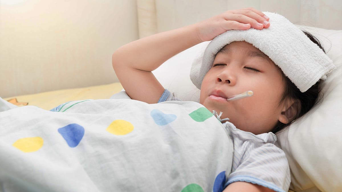 Diseases in Children: बदलते मौसम में बच्चो पर हावी हो रही है बीमारियां
