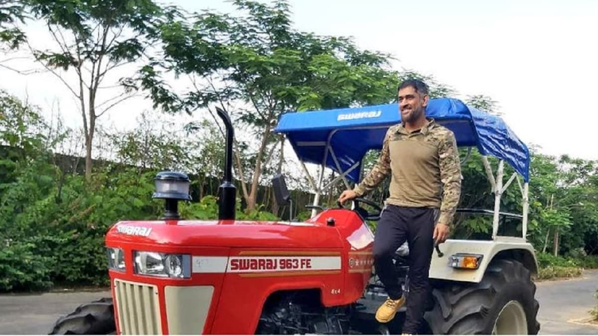 देसी अंदाज में चलाया Dhoni ने ट्रैक्टर, क्रिकेट के बाद करेंगे खेती
