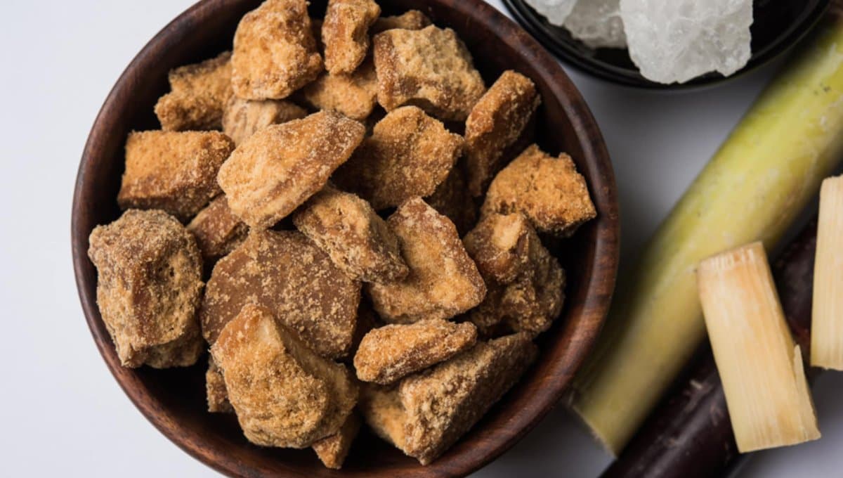 Jaggery: गुड़ खाने से मिलते हैं ये 8 बेहतरीन फायदे, रोजाना खाने से निखरेगी त्वचा, दूर रहेगी बीमारी