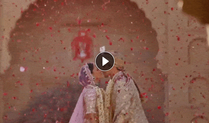 Sidharth- Kiara wedding video: शादी का टीजर हुआ आउट, वरमाला पहनाकर कपल ने किया एक दूसरे को किस
