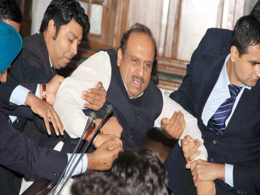 Vijendra Gupta Suspend: दिल्ली सदन में बीजेपी विधायक लगा 1 साल का बैन, स्पीकर से क्या नोक-झोंक हुई?