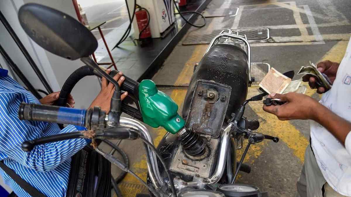 Petrol and Diesel Price: ट्रक चालकों की हड़ताल दूसरे दिन भी जारी, पेट्रोल पंपों पर लंबी कतारें। Top Updates
