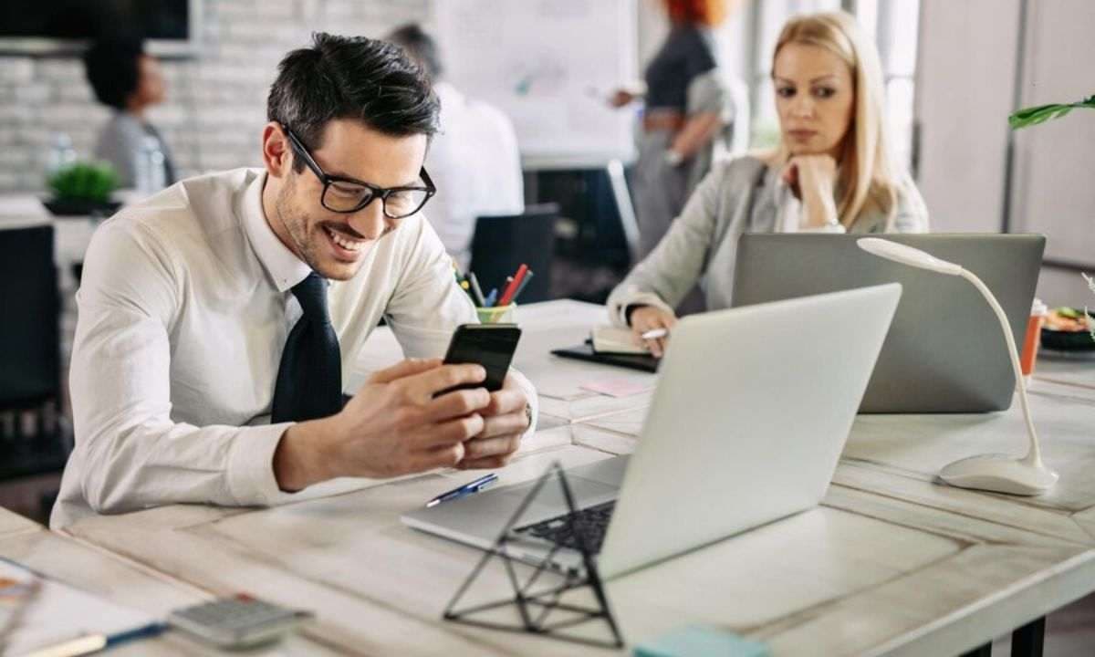 Overcome Procrastination: काम के बीच टालमटोल करने की आदत को कैसे दूर करें? जानिए 5 कारगर तरीके!!