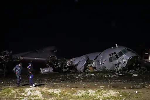 Army plane Crash: करेंसी नोटों से भरा आर्मी प्लेन बोलीविया में हाईवे पर क्रैश, 15 की मौत, नोट लूटने की मची होड़