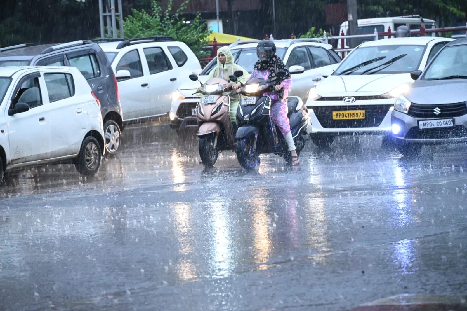 Rain in MP: फरवरी की फुहारों ने फिर भिगोया, प्रदेश के कई जिलों में बारिश के साथ गिरे ओले