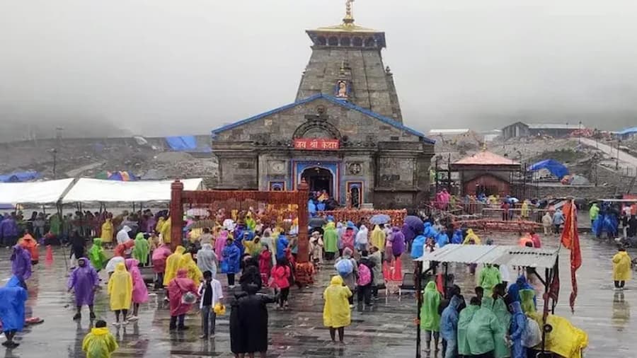 Mahashivratri Special: महाशिवरात्रि पर देशभर के शिवालयों में उमड़ी आस्था की भीड़