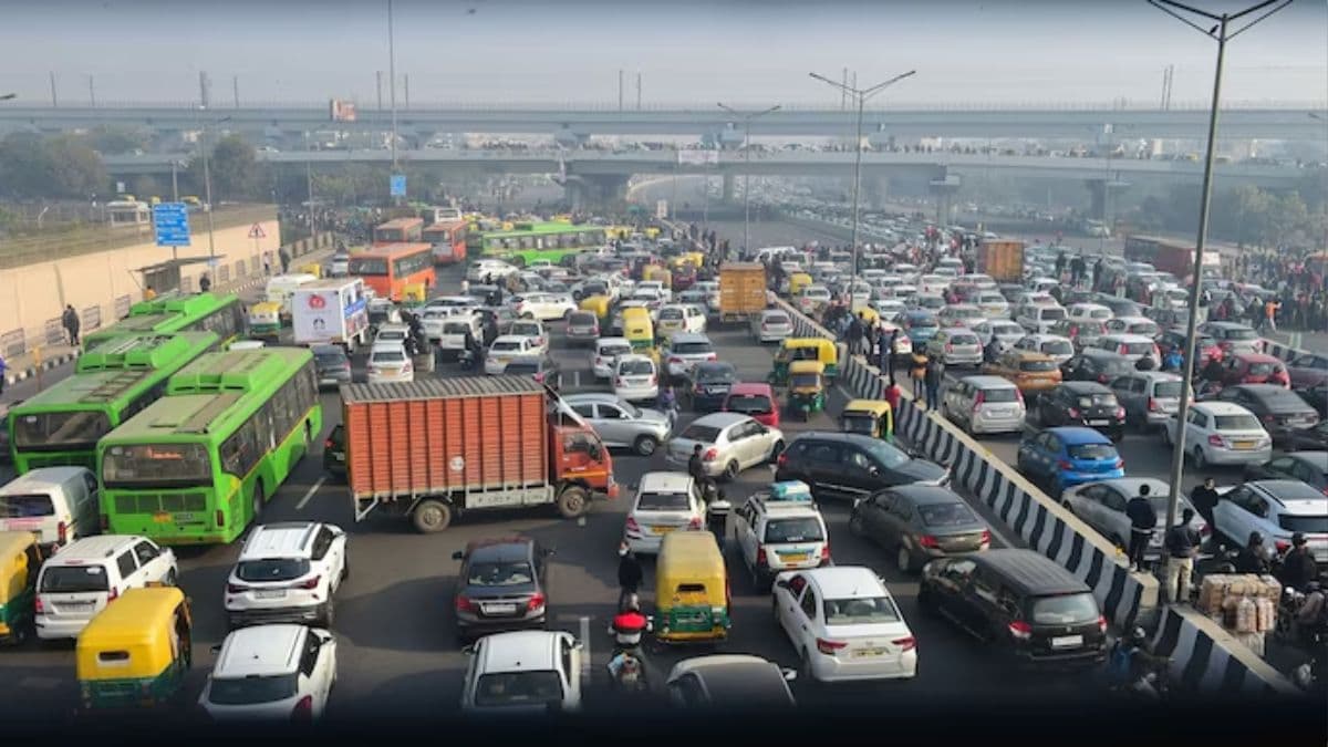 Old Vehicles: दिल्ली में अब 10 और 15 साल पुराने वाहन होंगे जब्त, बिना बताए स्क्रैप होंगी गाड़ियां