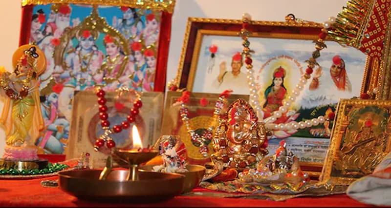 Vastu Tips : वास्तुशास्त्र में पूजा घर को माना जाता है पवित्र स्थान, इन नियमों का रखें ध्यान तो भाग्य में होगी वृद्धि