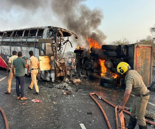 Bus Hadsa: आंध्र प्रदेश में डंपर से टकराने के बाद बस में लगी आग, 14 लोग जिंदा जले, 23 घायल