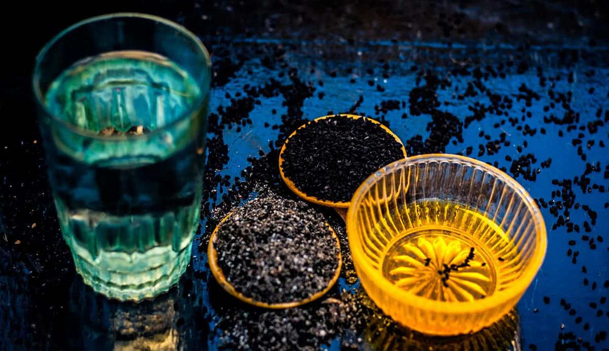 Kalonji Benefits: खाली पेट कलौंजी खाने से थायरॉइड-डायबिटीज में मिलेगी राहत, जानें इसके फायदे