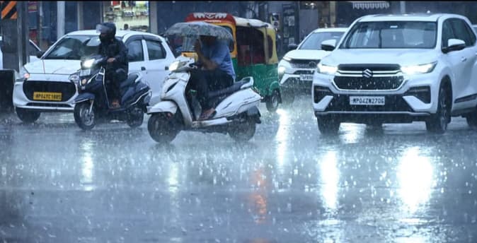 MP Mausam: बारिश से भीगा आधा मप्र, ओले गिरने से फसलों को नुकसान, कई जिलों में अलर्ट