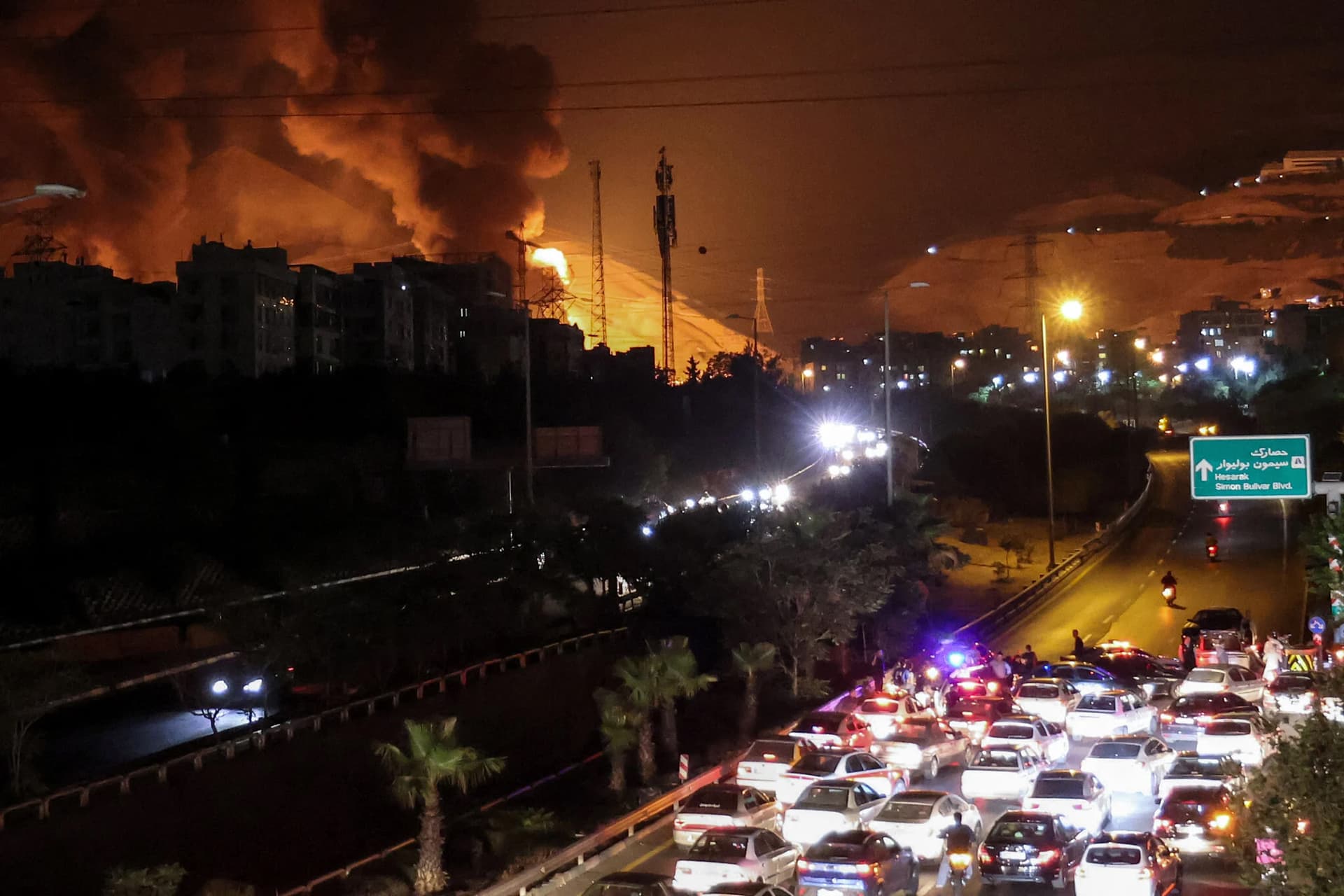 Middle-East War: ईरान के तेल भंडार को नष्ट कर रहा इज़राइल, 30 फ्यूल टैंक और तेल डिपो को बनाया निशाना