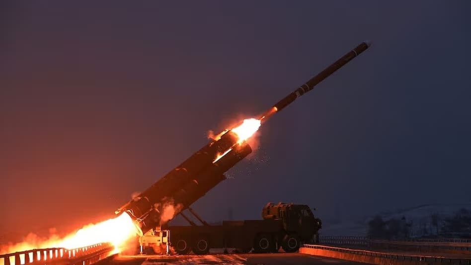 North Korea Fires Missiles: अमेरिका-दक्षिण कोरिया के युद्धाभ्यास के बीच उत्तर कोरिया ने दागीं 10 मिसाइलें