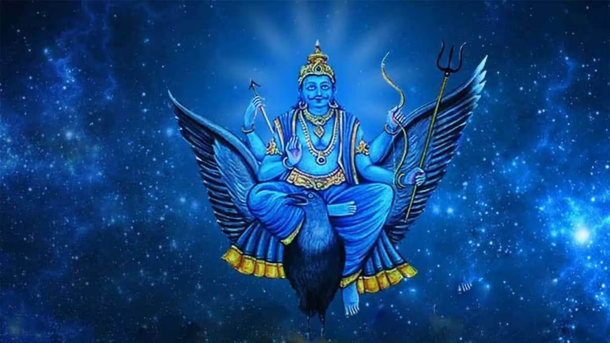 Astro Tips: शनि है कमज़ोर तो काले-नीले रंग के कपड़ों से बना लें दूरी, जानें क्यों?