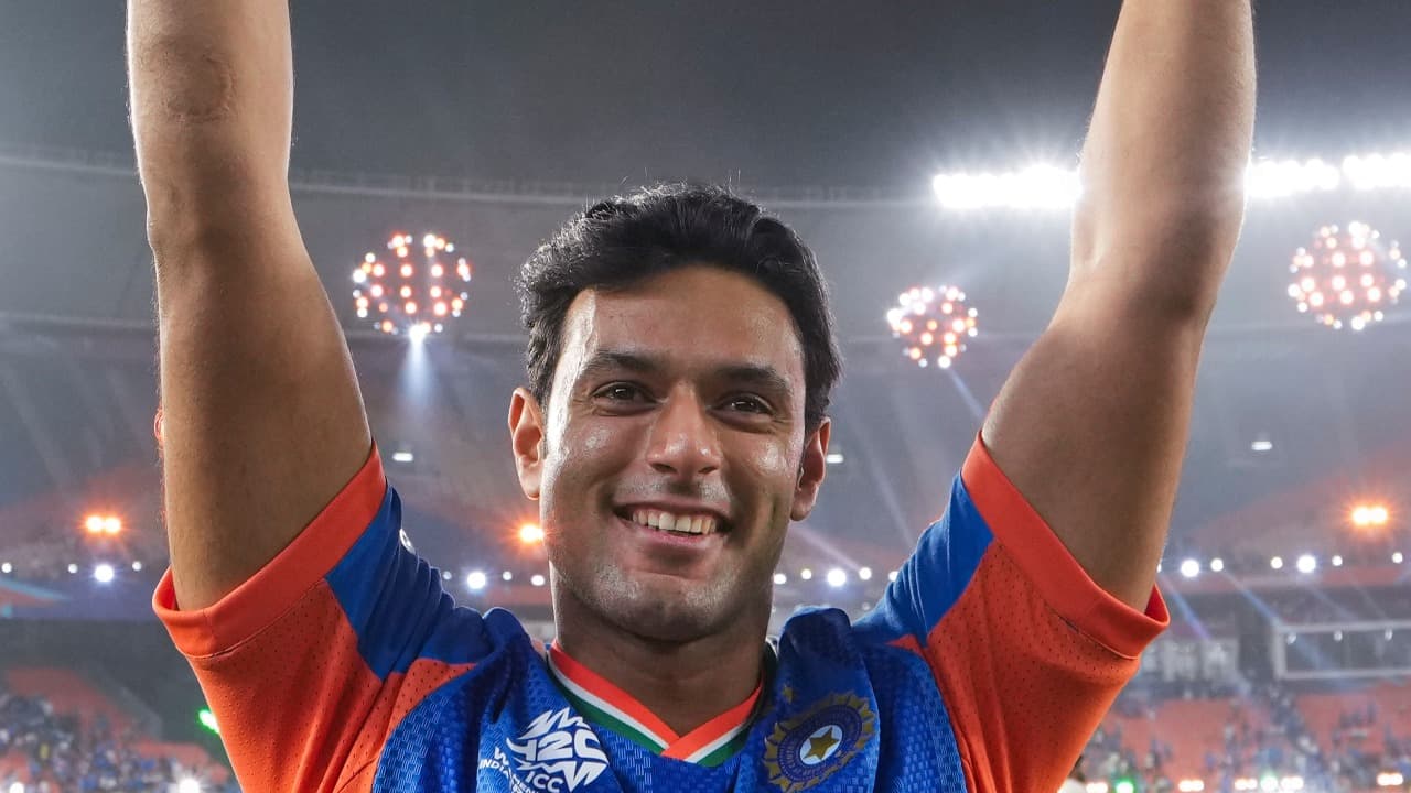 Shivam Dube? वो कौन है, क्रिकेटर? - T20 World Cup जीतने के बाद ट्रेन में छुपकर सफर और TC को दिया झूठ!