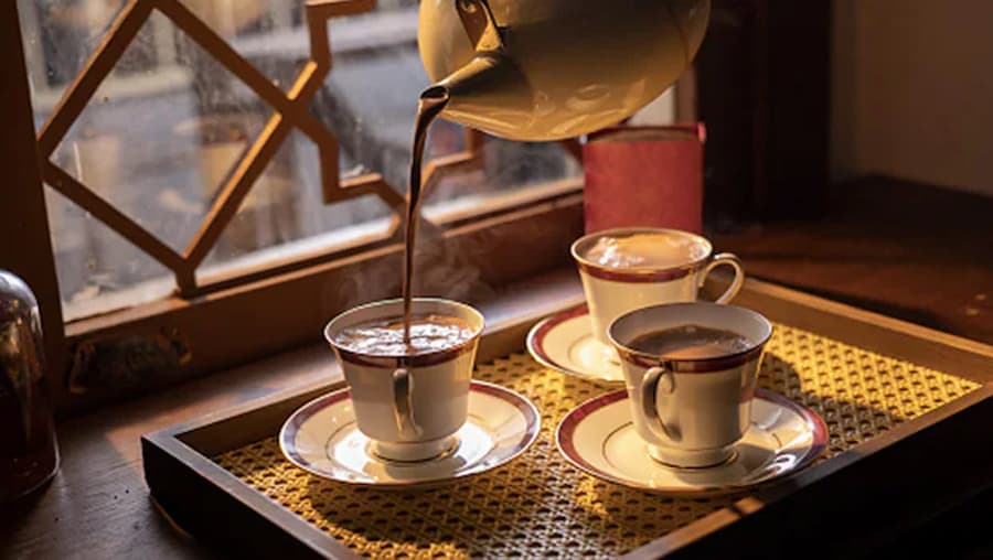 Tea Habits: थकान मिटाने पी रहे हैं चाय तो ये जान लें एक दिन में कितनी बार पीयें, नहीं तो पड़ेगा भारी