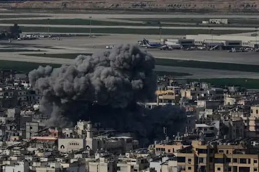 Middle-East War: US के हमले में 17 ईरानी जहाज़ डूबे, ईरान ने 9 देशों में 14 अमेरिकी बेस पर किया हमला