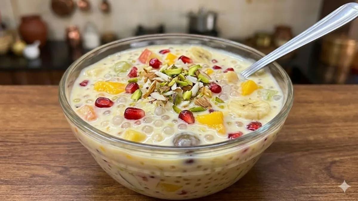 Vrat Special Recipe: व्रत में बनाएं साबूदाने के साथ स्वादिष्ट फ्रूट कस्टर्ड, दिनभर महसूस करेंगे ताजगी