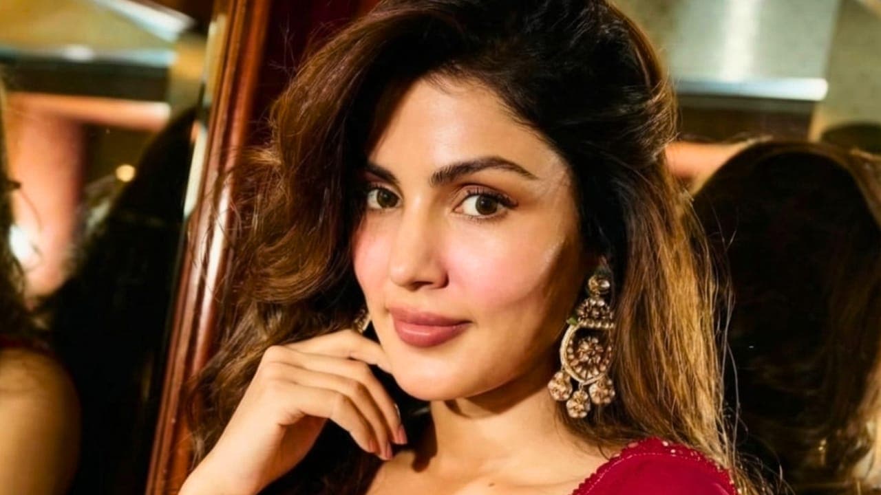 रिया चक्रवर्ती : नेटफ्लिक्स का बड़ा प्रोजेक्ट और AI अवतार ‘Mishty’ के साथ 7 साल बाद लौंटी रिया चक्रवर्ती