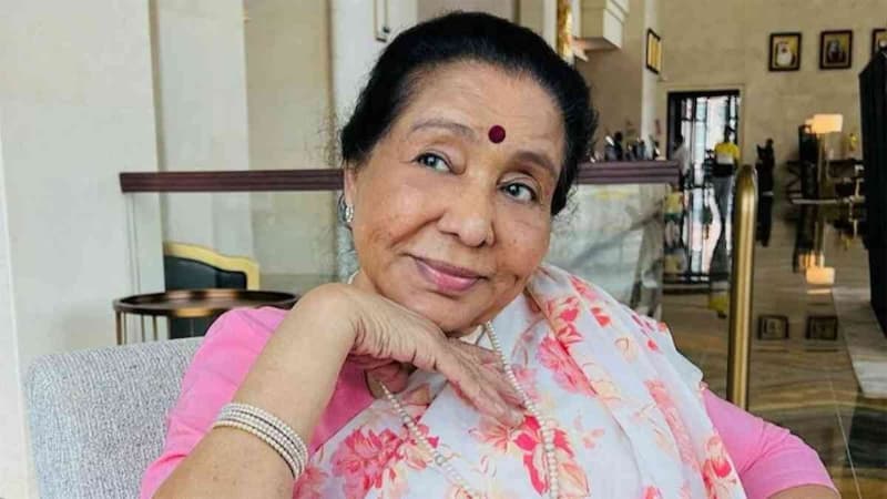 आशा भोसले मुंबई के ब्रीच कैंडी अस्पताल में भर्ती, पोती बोली- थकान और सीने में इन्फेक्शन
