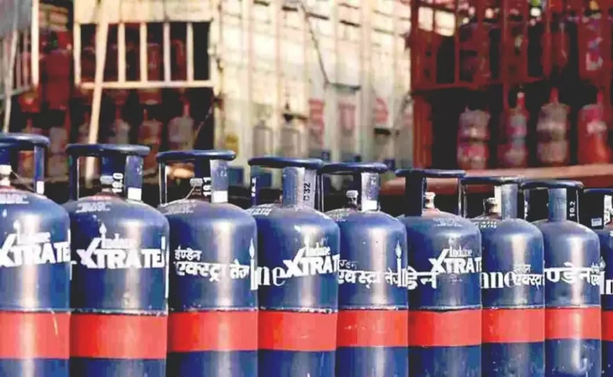 Gas Price Hike : कमर्शियल LPG सिलेंडर में महंगाई का डबल डोज, कीमतें ₹195.50 बढ़ीं