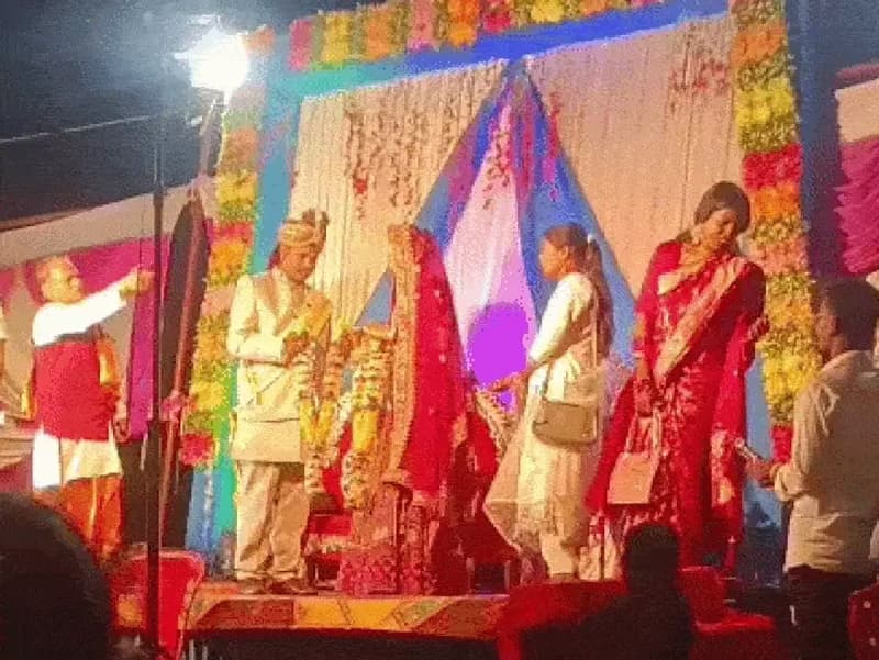 MP के छिंदवाड़ा में अजब-गजब मामला: दुल्हन ने दूल्हे के सामने ही अपने बॉयफ्रेंड के गले में डाल दी वरमाला
