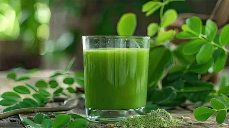 Moringa leaves: सहजन के पत्तों का पानी सेहत के लिए होता है बेहद फायदेमंद, ब्लड शुगर लेवल को रखता है कंट्रोल, जानें फायदों के बारे में?