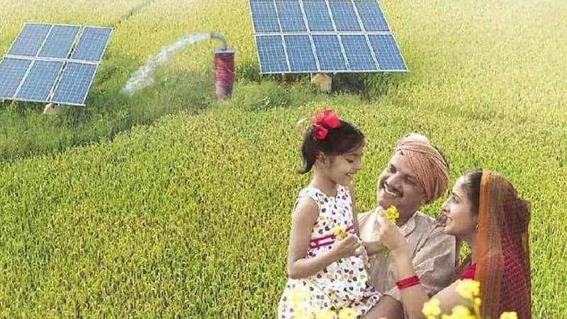 PM Kusum Yojna : PM कुसुम योजना ने फेर दिए किसानों के दिन, सौर ऊर्जा अपनाकर कमा रहे तगड़ा मुनाफा