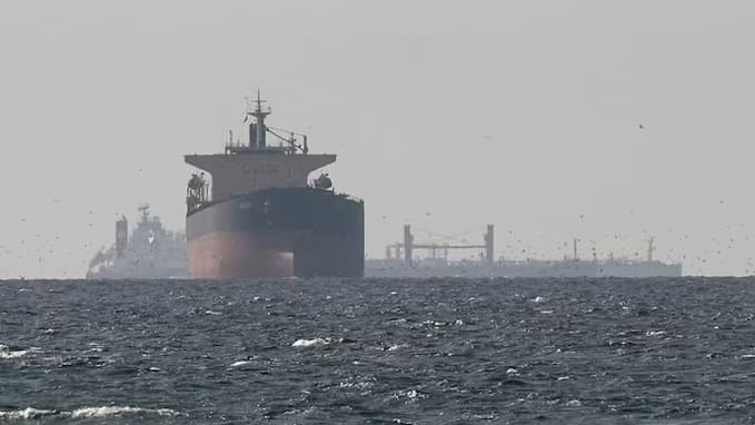 Strait of Hormuz Crisis: होर्मुज़ जलडमरूमध्य में अमेरिका का बड़ा सैन्य मिशन, 15,000 सैनिक और 100 विमान तैनात!
