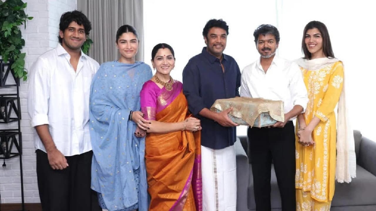 Khushbu Sundar ने CM Vijay को दिया बेटी अवंतिका की शादी का निमंत्रण, भावुक पोस्ट हुई वायरल