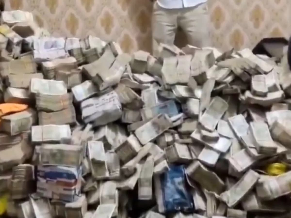 West Bengal Raid: बीरभूम में छापे के दौरान ₹28 करोड़ से ज्यादा नकदी और 15 किलो सोना बरामद, जांच जारी