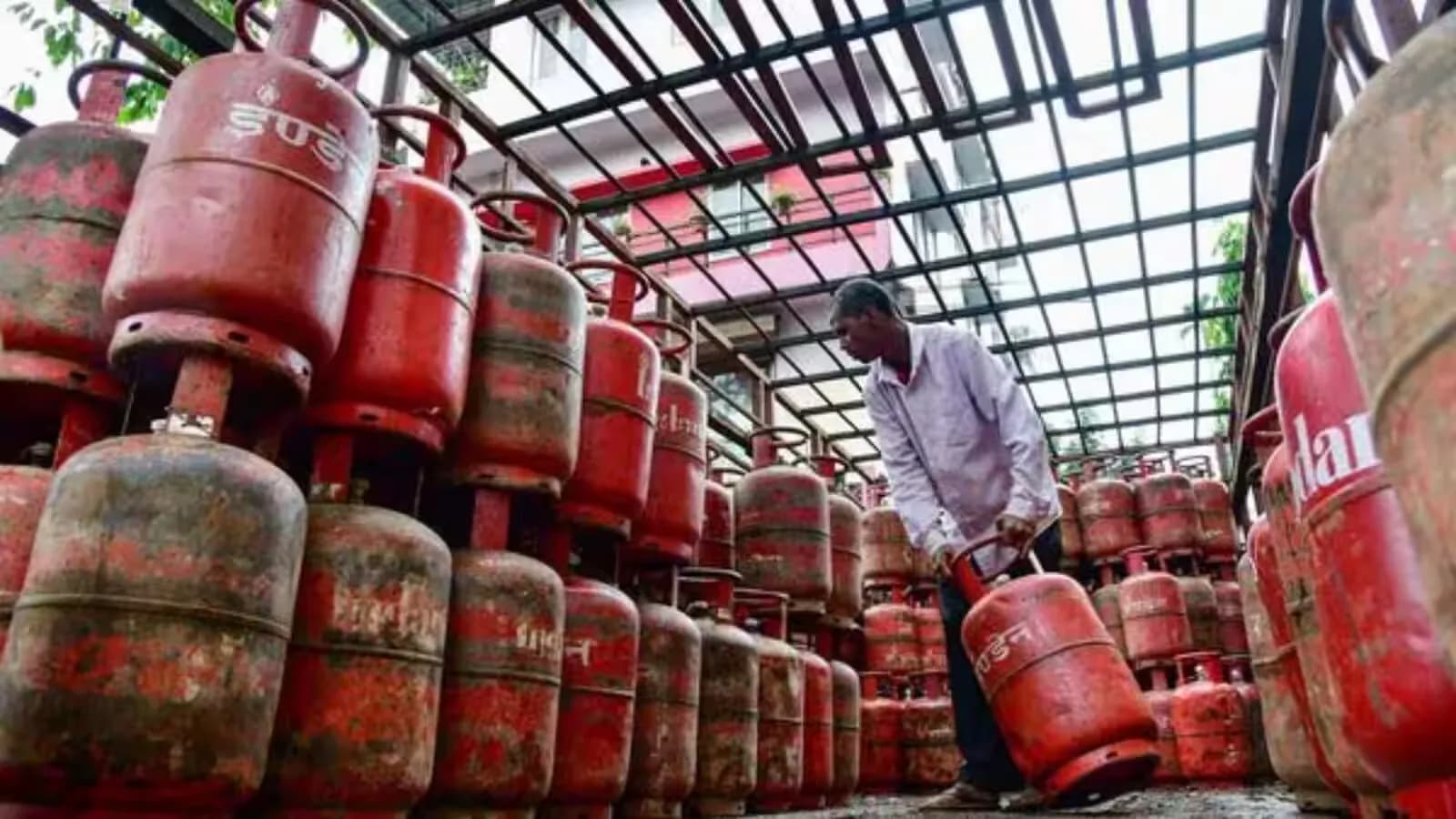 LPG Rate Today on August 14, 2026: घरेलू गैस सिलेंडर के दाम स्थिर, अमेरिका से LPG खरीद बढ़ाएगा भारत