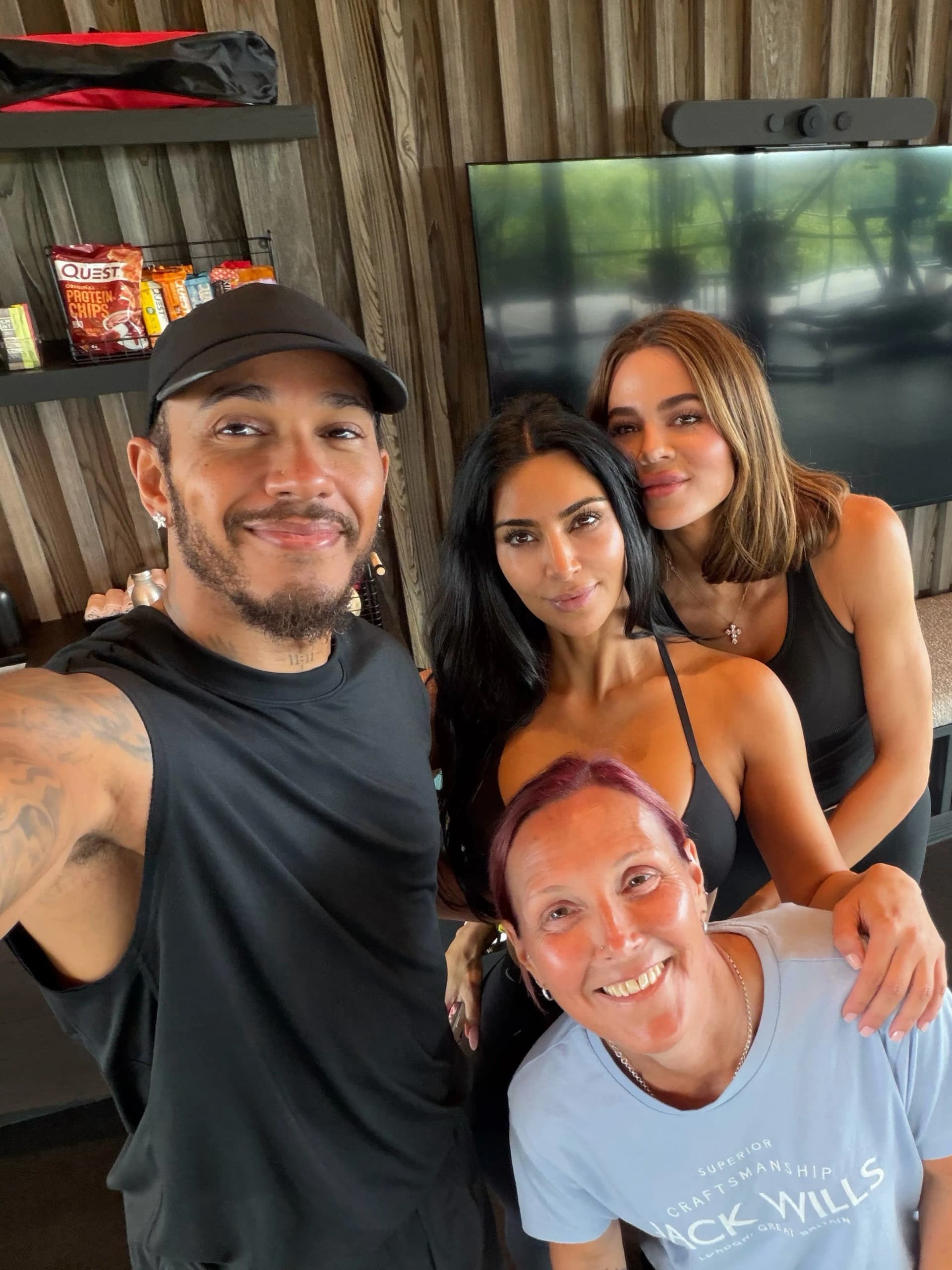 Kim Kardashian और Lewis Hamilton की रोमांटिक तस्वीरें वायरल, समर गेटअवे से शेयर किया प्यार भरा पल