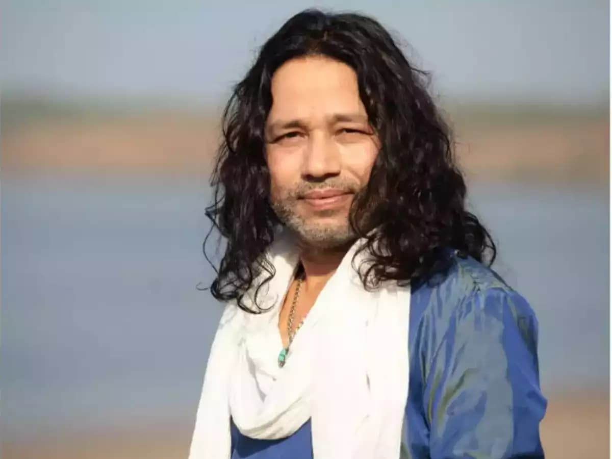 Kailash Kher पर कॉन्सर्ट के दौरान हुआ हमला, 2 लड़को ने फेंकी बोतल Kailash Kher पर कॉन्सर्ट के दौरान हुआ हमला, 2 लड़को ने फेंकी बोतल