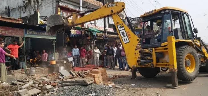 Haldwani Land Eviction: हल्दवानी में 50 हजार लोगों के घर बचाने की लड़ाई, सुप्रीम कोर्ट क्या करेगा कार्रवाई? Haldwani Land Eviction: हल्दवानी में 50 हजार लोगों के घर बचाने की लड़ाई, सुप्रीम कोर्ट क्या करेगा कार्रवाई?