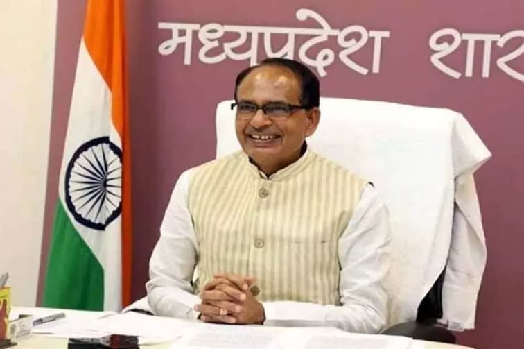 MP Latest: लाड़ली बहना सम्मेलन में शामिल हुए सीएम शिवराज, कहा-मैं सभी बहनों का सगा भाई हूं! MP Latest: लाड़ली बहना सम्मेलन में शामिल हुए सीएम शिवराज, कहा-मैं सभी बहनों का सगा भाई हूं!