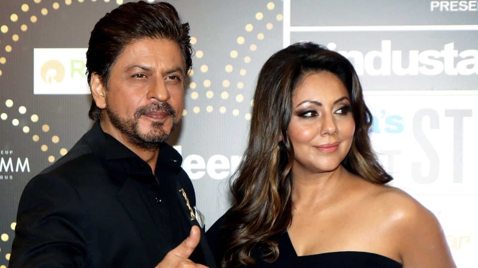 Shahrukh Khan की पत्नी Gauri Khan ने शेयर की पूरे परिवार की एक तस्वीर, किया एक बड़ा एनाउंसमेंट Shahrukh Khan की पत्नी Gauri Khan ने शेयर की पूरे परिवार की एक तस्वीर, किया एक बड़ा एनाउंसमेंट