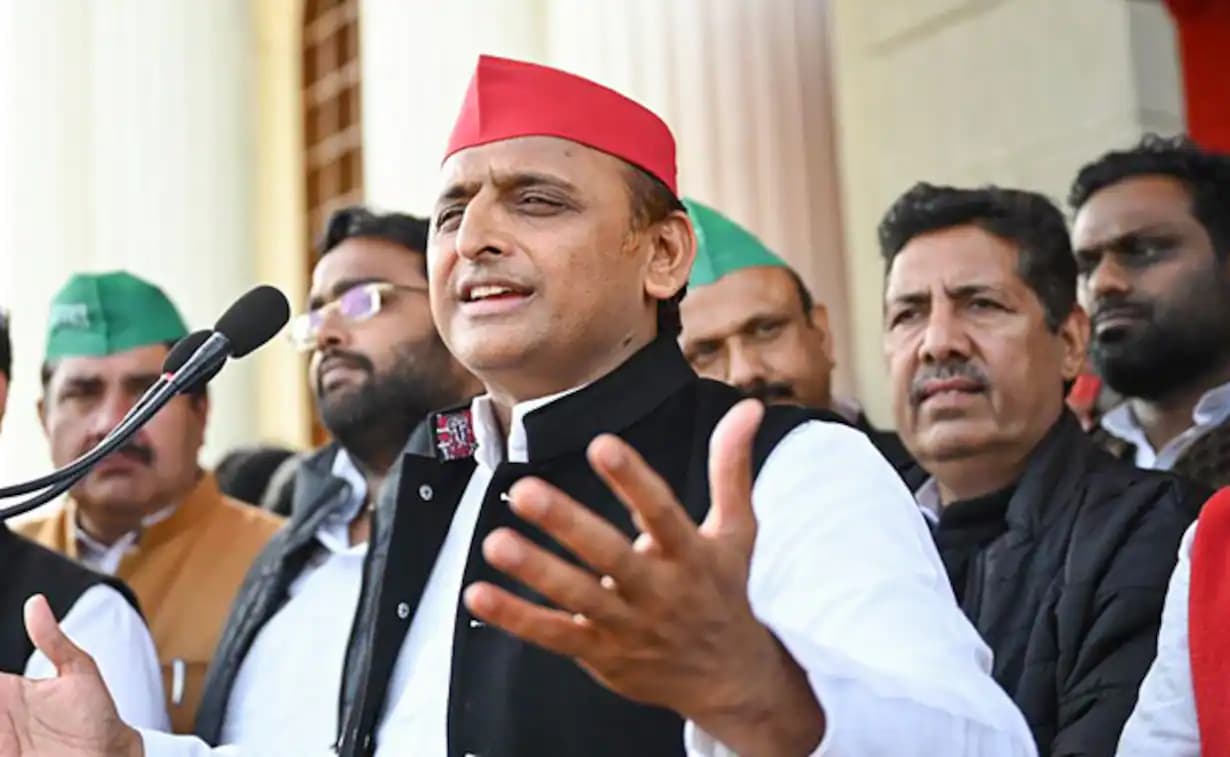 अमेठी मे महिलाओं की दुर्दशा देखकर एक्शन मोड मे गए अखिलेश , विपक्ष पर कसा तंज,2024 चुनाव के लिए दिया हिन्ट। अमेठी मे महिलाओं की दुर्दशा देखकर एक्शन मोड मे गए अखिलेश , विपक्ष पर कसा तंज,2024 चुनाव के लिए दिया हिन्ट।
