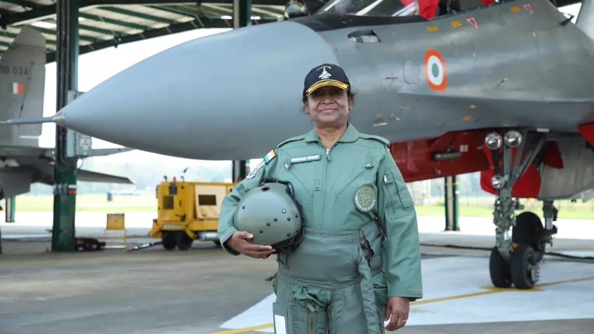 राष्ट्रपति द्रौपदी मुर्मू ने सुखोई 30 में भरी उड़ान, ऐसा करने वाली बनीं देश की दूसरी महिला प्रेसिडेंट राष्ट्रपति द्रौपदी मुर्मू ने सुखोई 30 में भरी उड़ान, ऐसा करने वाली बनीं देश की दूसरी महिला प्रेसिडेंट