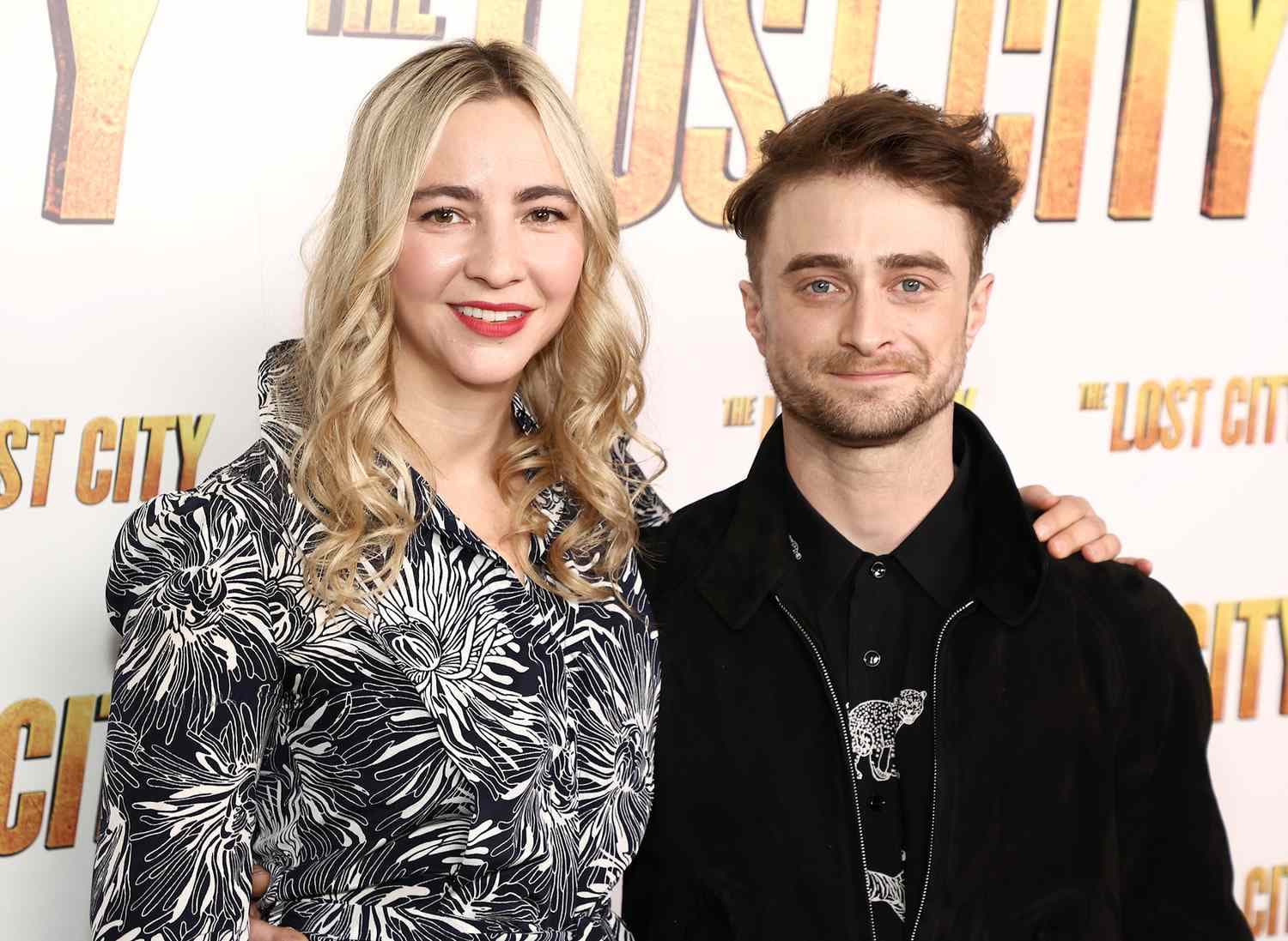 Daniel Radcliffe: हैरी पॉटर के कलाकार की प्रेगनेंट गर्लफ्रेंड का हुआ खुलासा, वायरल हुई तस्वीर Daniel Radcliffe: हैरी पॉटर के कलाकार की प्रेगनेंट गर्लफ्रेंड का हुआ खुलासा, वायरल हुई तस्वीर