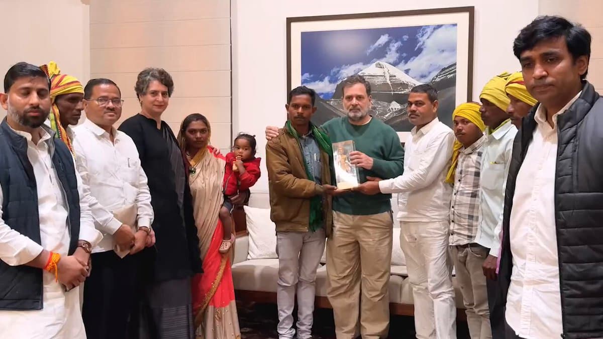 MP News: सिंगरौली के आदिवासी पीड़ितों से मिले राहुल-प्रियंका, राहुल ने जल्द आने का दिया आश्वासन MP News: सिंगरौली के आदिवासी पीड़ितों से मिले राहुल-प्रियंका, राहुल ने जल्द आने का दिया आश्वासन
