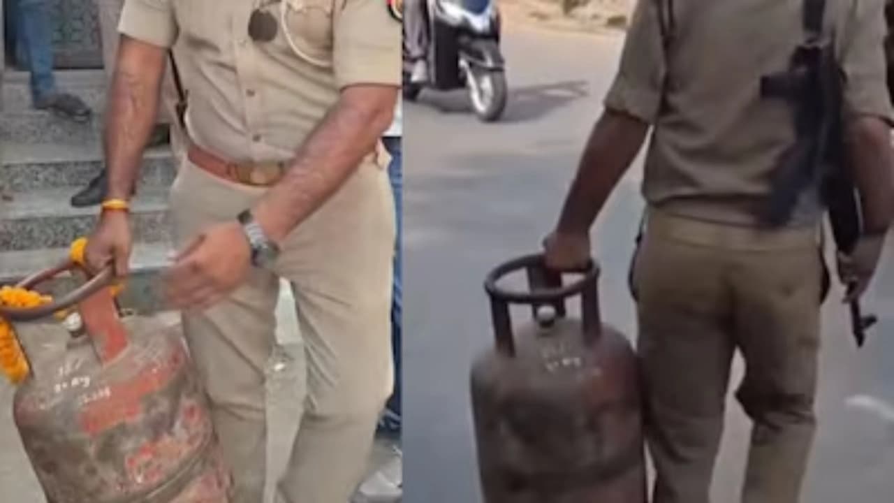 विधानसभा में चाय बनाने के लिए नाले से गैस लेने का विरोध: यूपी के वाराणसी में अजीबो-गरीब प्रदर्शन विधानसभा में चाय बनाने के लिए नाले से गैस लेने का विरोध: यूपी के वाराणसी में अजीबो-गरीब प्रदर्शन