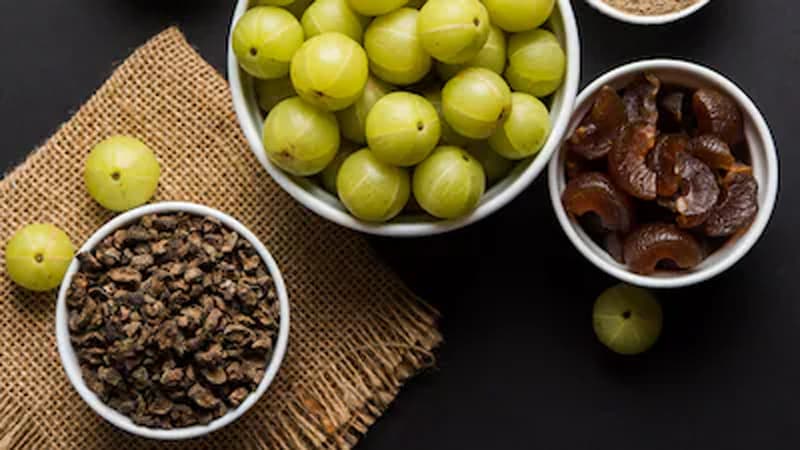 Amla Benefits: सेहत के लिए किसी वरदान से कम नहीं है आंवला, इस तरह खाने से मिलेंगे भरपूर फायदे Amla Benefits: सेहत के लिए किसी वरदान से कम नहीं है आंवला, इस तरह खाने से मिलेंगे भरपूर फायदे
